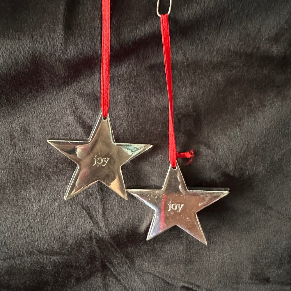 Set of 2 silver metal star ornaments, 2”
